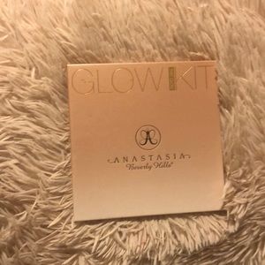 Anastasia Glow kit